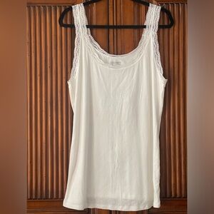 Old Navy White Lace Trim Camisole.    Size XXL